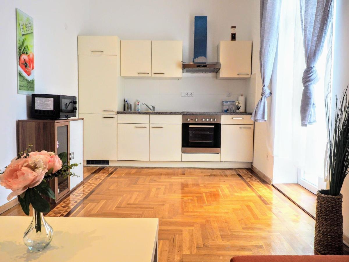 City Villa Schoenbrunn Apartments - Contactless 24H Check-In Wien Eksteriør billede